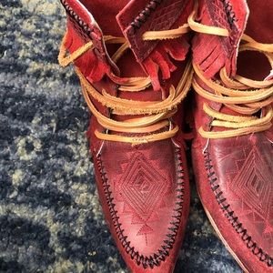 FREEBIRD TRIBE SIZE 9 RED